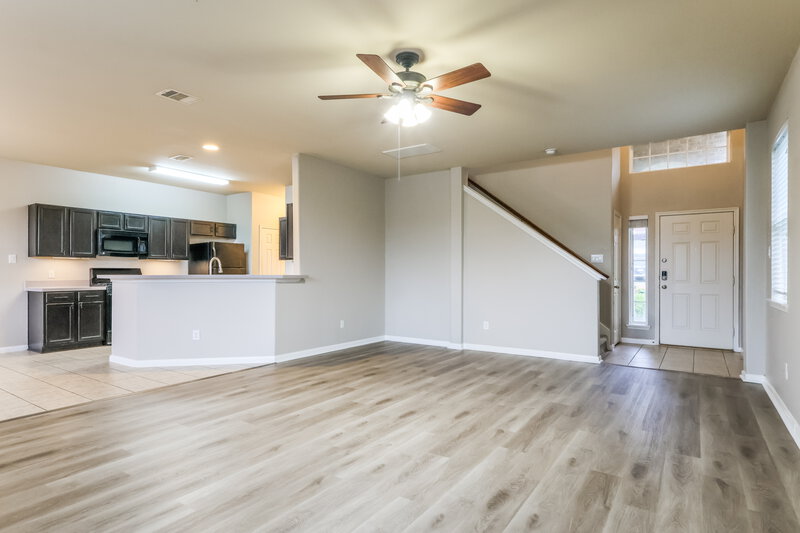 2,130/Mo, 18706 Walden Glen Cir Humble, TX 77346 Living Room View 2