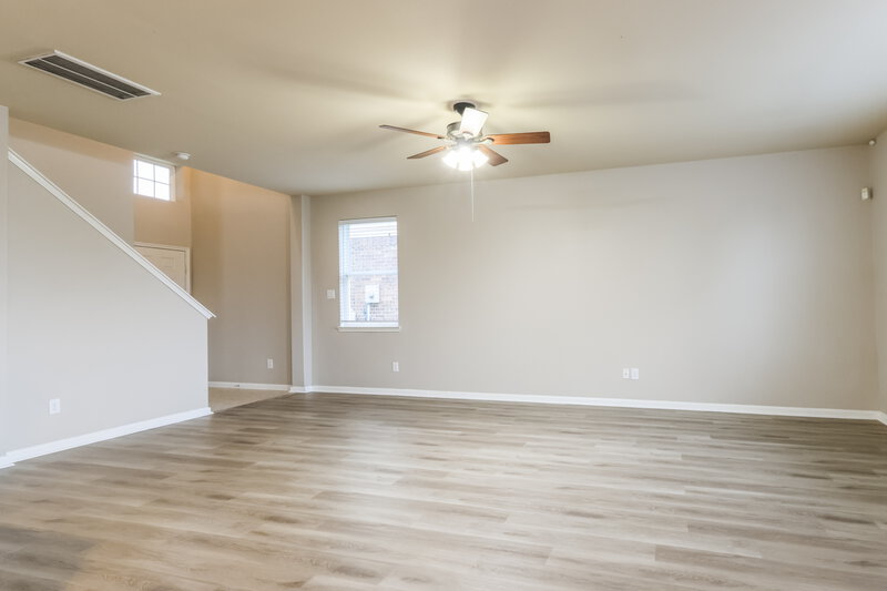 2,130/Mo, 18706 Walden Glen Cir Humble, TX 77346 Living Room View 3