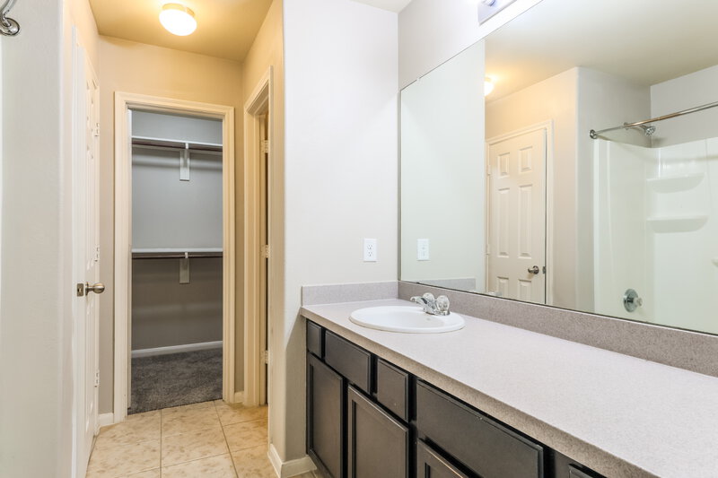 2,130/Mo, 18706 Walden Glen Cir Humble, TX 77346 Main Bathroom View
