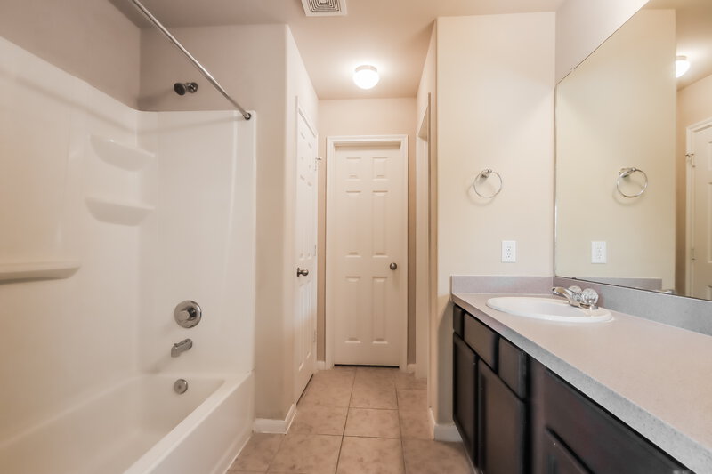 2,345/Mo, 18703 Walden Glen Cir Humble, TX 77346 Main Bathroom View