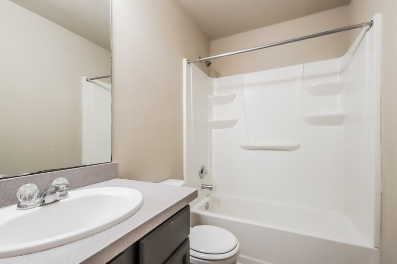 2,345/Mo, 18703 Walden Glen Cir Humble, TX 77346 Bathroom View