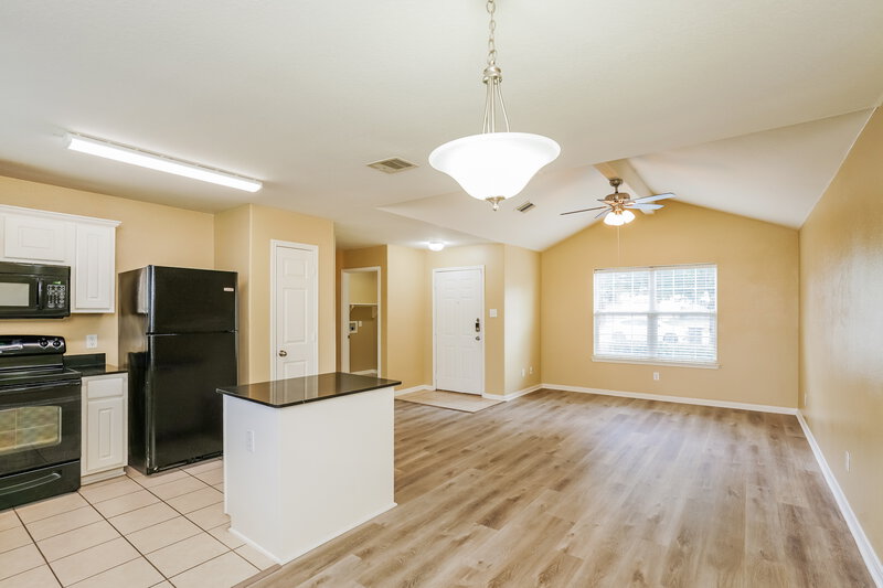 1,680/Mo, 4002 Hollow Cove Ln Richmond, TX 77469 Living Room View 2