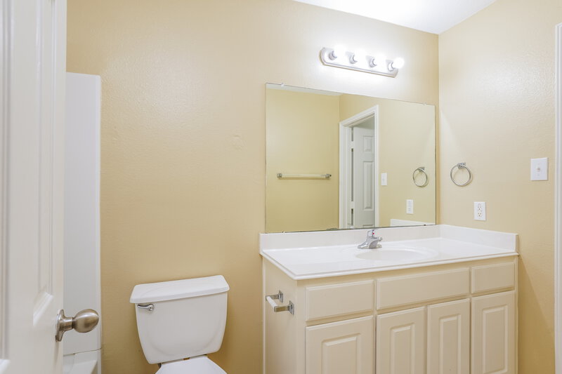 1,680/Mo, 4002 Hollow Cove Ln Richmond, TX 77469 Main Bathroom View