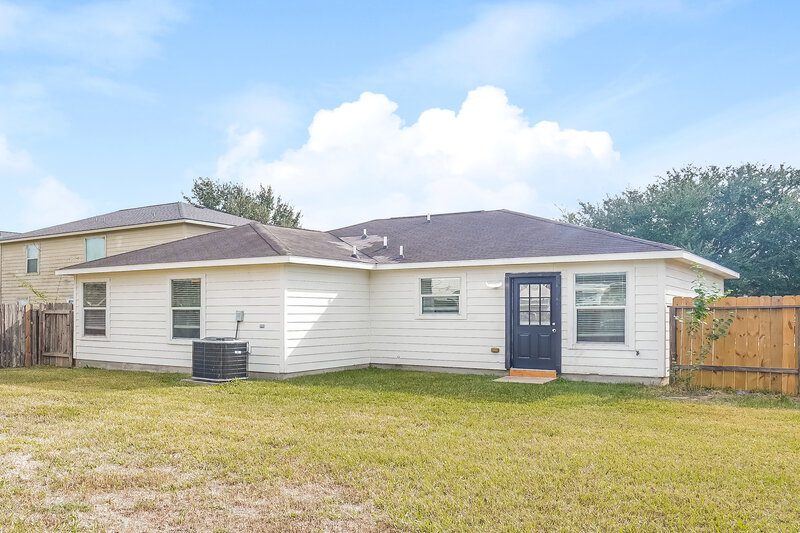 1,680/Mo, 4002 Hollow Cove Ln Richmond, TX 77469 No Caption View
