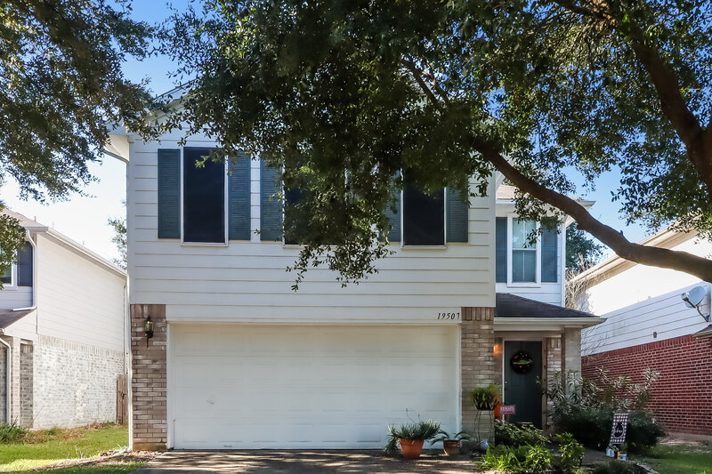 2,000/Mo, 19507 Rocky Bank Dr Tomball, TX 77375 External View