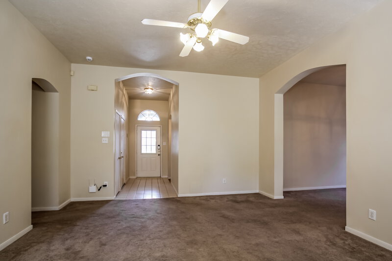 2,125/Mo, 7011 Fuchsia Ln Humble, TX 77346 Living Room View 3