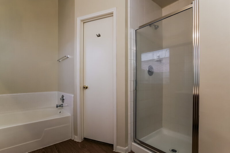 2,125/Mo, 7011 Fuchsia Ln Humble, TX 77346 Bathroom View