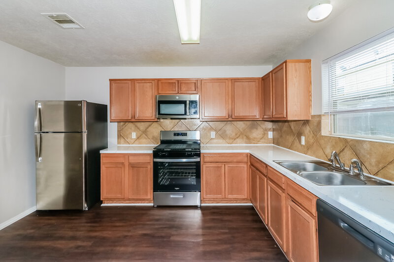 2,065/Mo, 2730 Skyview Grove Ct Houston, TX 77047 Kitchen View