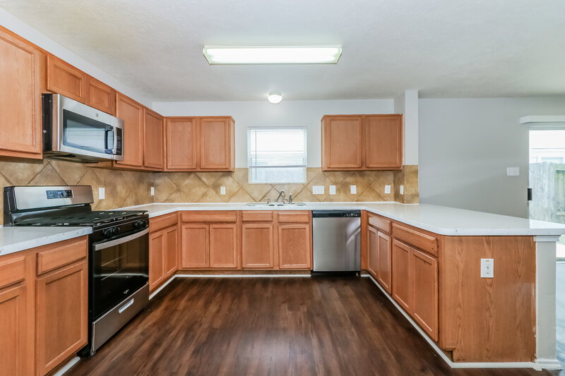 2,065/Mo, 2730 Skyview Grove Ct Houston, TX 77047 Kitchen View 2