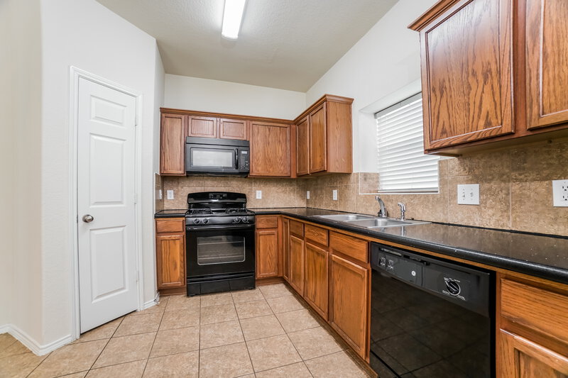 2,940/Mo, 21314 Mission Falls Dr Houston, TX 77095 Kitchen View 2