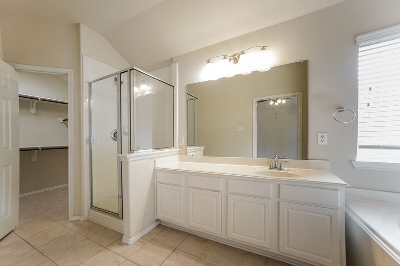 2,940/Mo, 21314 Mission Falls Dr Houston, TX 77095 Main Bathroom View