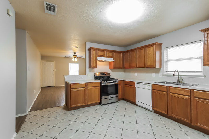 1,720/Mo, 12123 Carriage Oak Cir Humble, TX 77346 Kitchen View