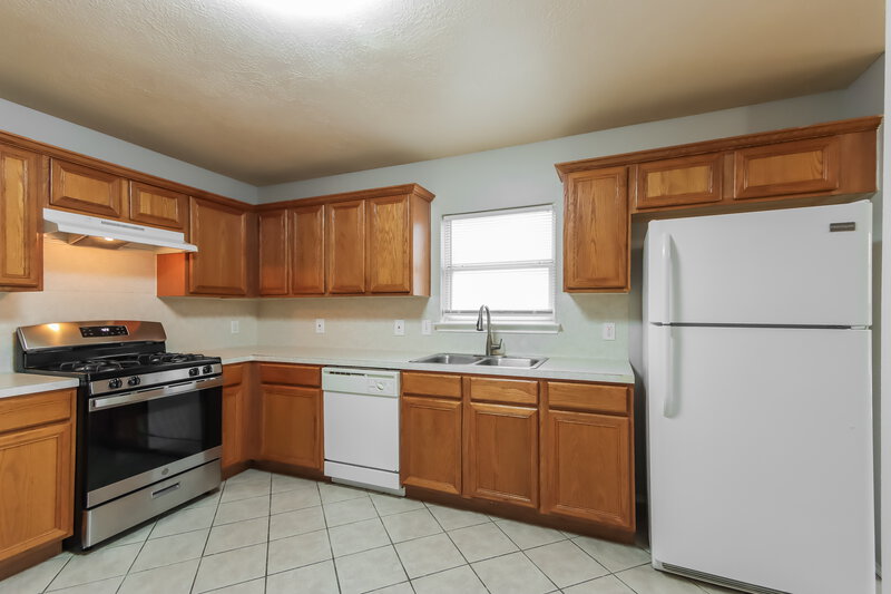 1,720/Mo, 12123 Carriage Oak Cir Humble, TX 77346 Kitchen View 2