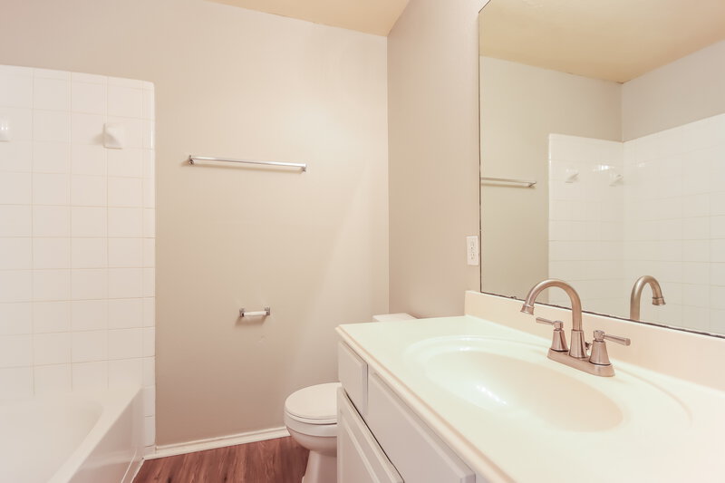 1,720/Mo, 12123 Carriage Oak Cir Humble, TX 77346 Bathroom View