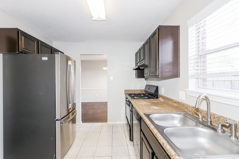 2,370/Mo, 627 Bold Ruler Dr Stafford, TX 77477 Kitchen View 2
