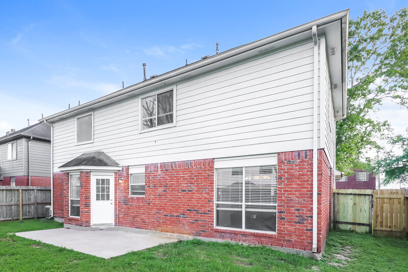 2,370/Mo, 627 Bold Ruler Dr Stafford, TX 77477 Rear View