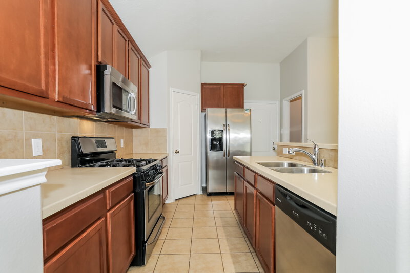 1,855/Mo, 20207 Niagara Falls Dr Tomball, TX 77375 Kitchen View 2
