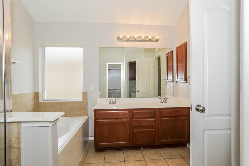 1,855/Mo, 20207 Niagara Falls Dr Tomball, TX 77375 Main Bathroom View