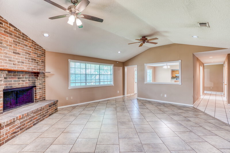 2,060/Mo, 19311 Cypress Bay Dr Katy, TX 77449 Living Room View 2