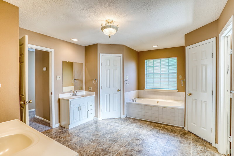 2,060/Mo, 19311 Cypress Bay Dr Katy, TX 77449 Main Bathroom View 2