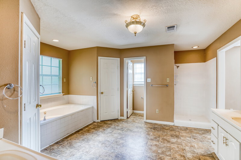 2,060/Mo, 19311 Cypress Bay Dr Katy, TX 77449 Main Bathroom View 3