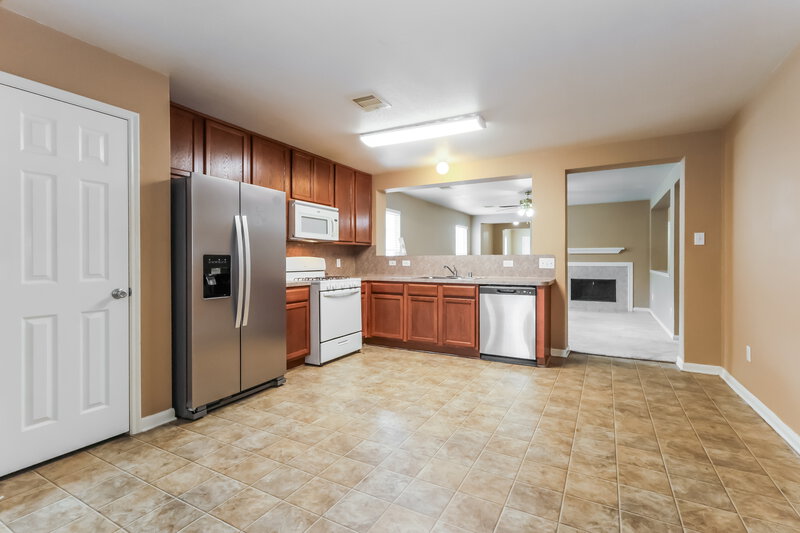 2,015/Mo, 22123 Greengate Dr Spring, TX 77389 Kitchen View 2