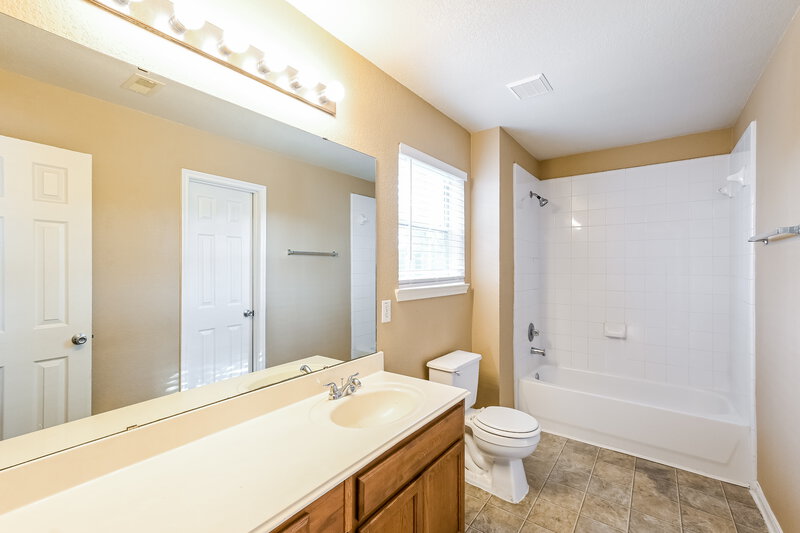 2,075/Mo, 22123 Greengate Dr Spring, TX 77389 Main Bathroom View 2