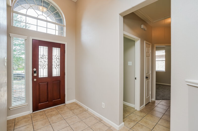 2,110/Mo, 6311 Marston River Ln Houston, TX 77066 Foyer View