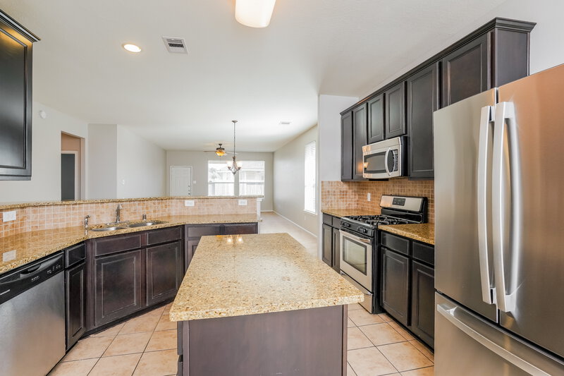 2,110/Mo, 6311 Marston River Ln Houston, TX 77066 Kitchen View
