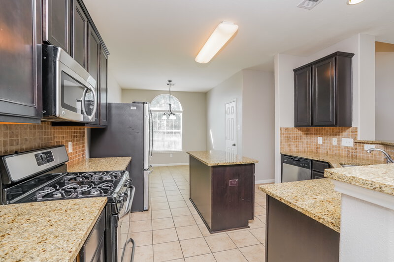 2,110/Mo, 6311 Marston River Ln Houston, TX 77066 Kitchen View 2