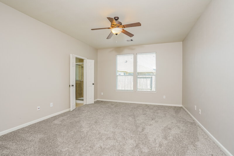 2,110/Mo, 6311 Marston River Ln Houston, TX 77066 Main Bedroom View