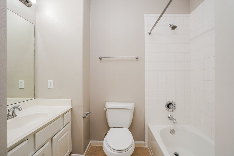 2,110/Mo, 6311 Marston River Ln Houston, TX 77066 Bathroom View