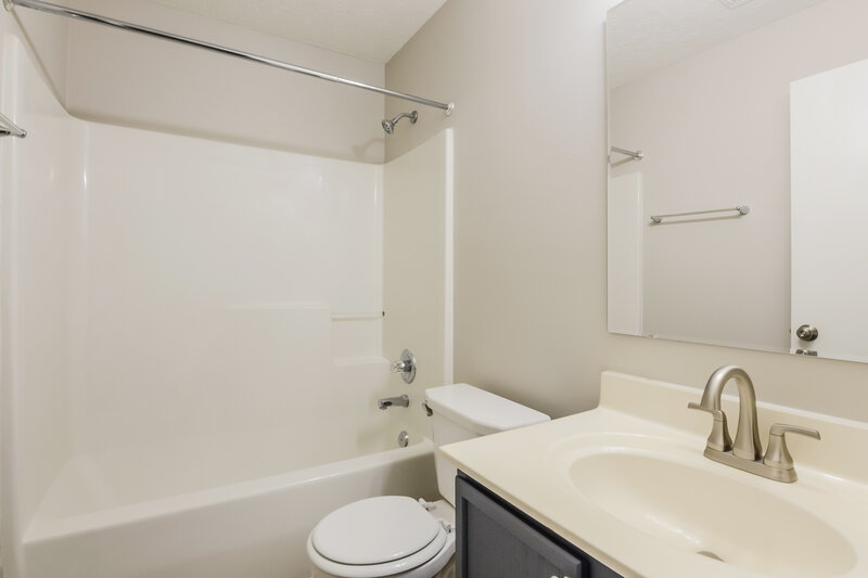 1,940/Mo, 1267 Constitution Dr Indianapolis, IN 46234 Bathroom View
