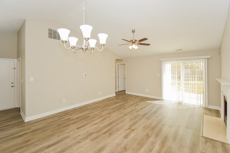 1,750/Mo, 1355 Bearsden Dr Avon, IN 46123 Dining Room View 2