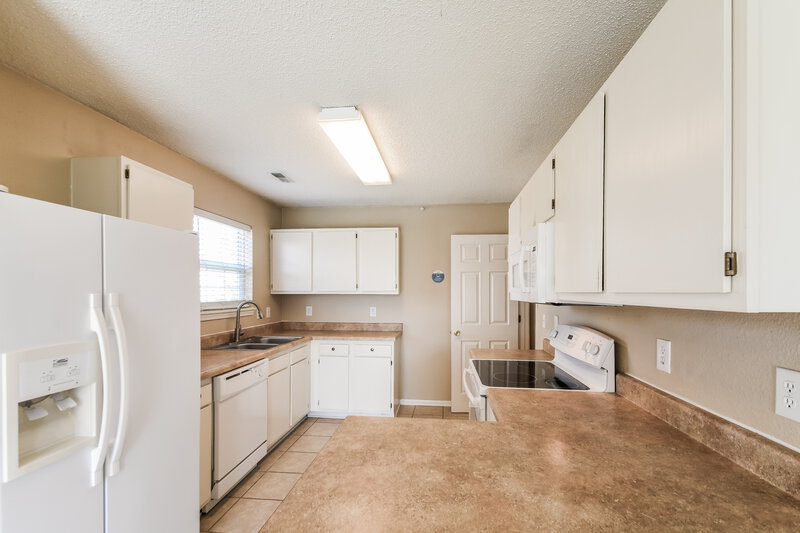 1,645/Mo, 17806 Gasparilla Ct Westfield, IN 46062 Kitchen View