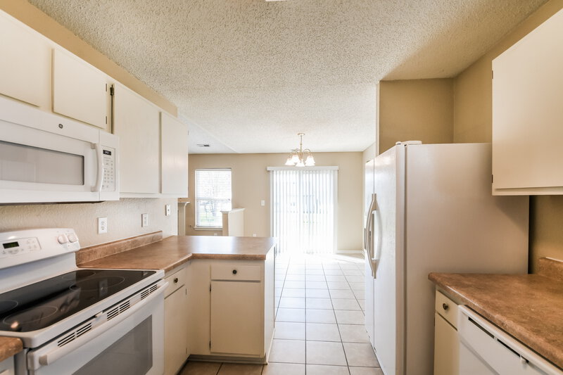 1,645/Mo, 17806 Gasparilla Ct Westfield, IN 46062 Kitchen View 2