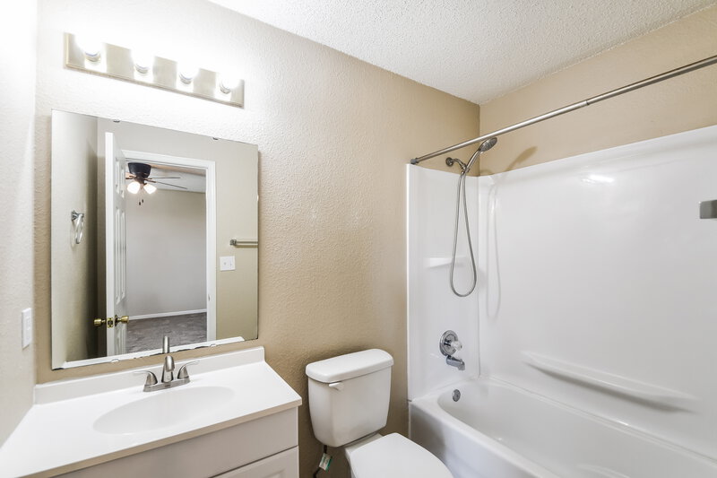 1,645/Mo, 17806 Gasparilla Ct Westfield, IN 46062 Bathroom View