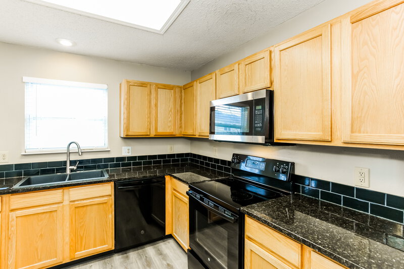 2,145/Mo, 19560 Tradewinds Dr Noblesville, IN 46062 Kitchen View