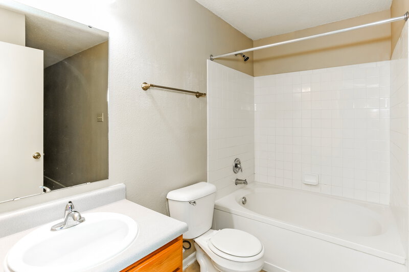 2,145/Mo, 19560 Tradewinds Dr Noblesville, IN 46062 Bathroom View