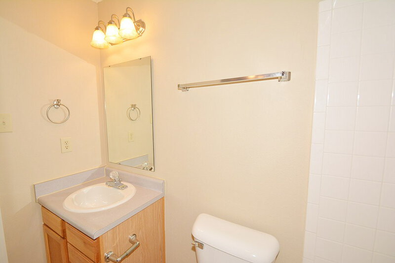 1,680/Mo, 19560 Tradewinds Dr Noblesville, IN 46062 Master Bathroom View 2