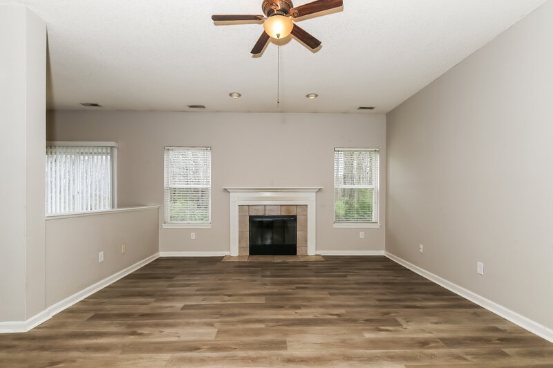 1,980/Mo, 5810 Long Lake Ln Indianapolis, IN 46235 Living Room View 3