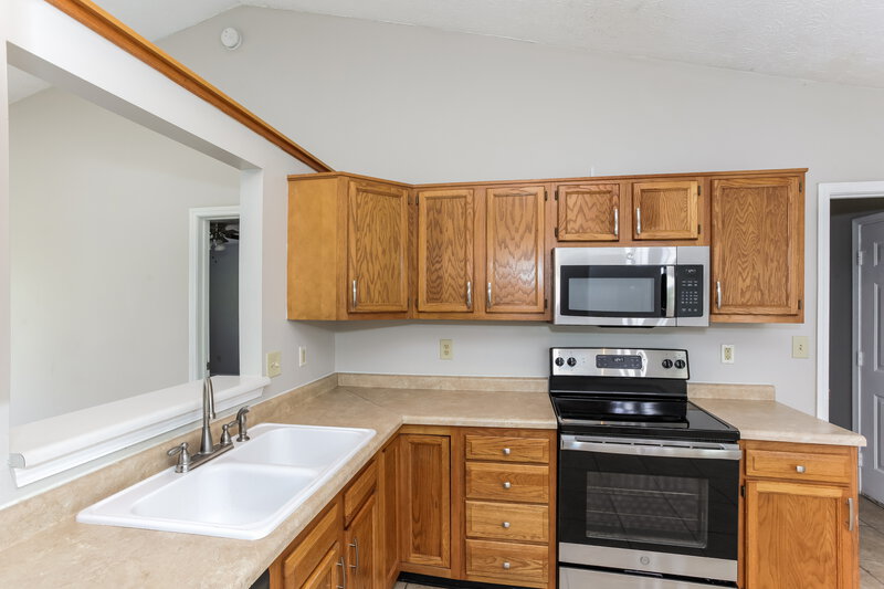 1,950/Mo, 12036 Pepperwood Dr Indianapolis, IN 46236 Kitchen View