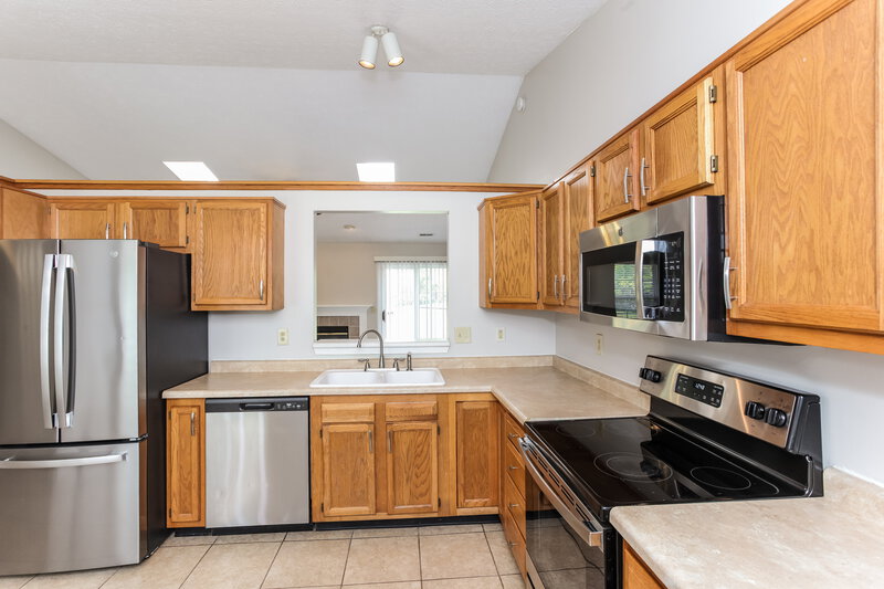 1,950/Mo, 12036 Pepperwood Dr Indianapolis, IN 46236 Kitchen View 2