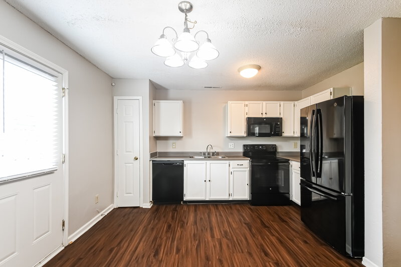 1,730/Mo, 144 Winterwood Dr Greenwood, IN 46143 Kitchen View