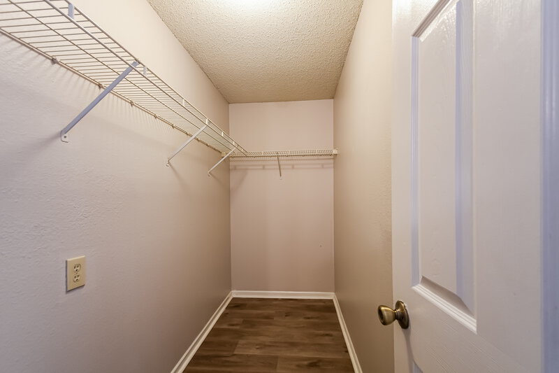 1,730/Mo, 144 Winterwood Dr Greenwood, IN 46143 Walk In Closet View