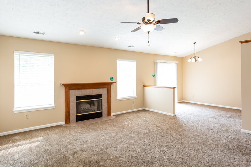 1,490/Mo, 421 N Shore Ct Franklin, IN 46131 Living Room View