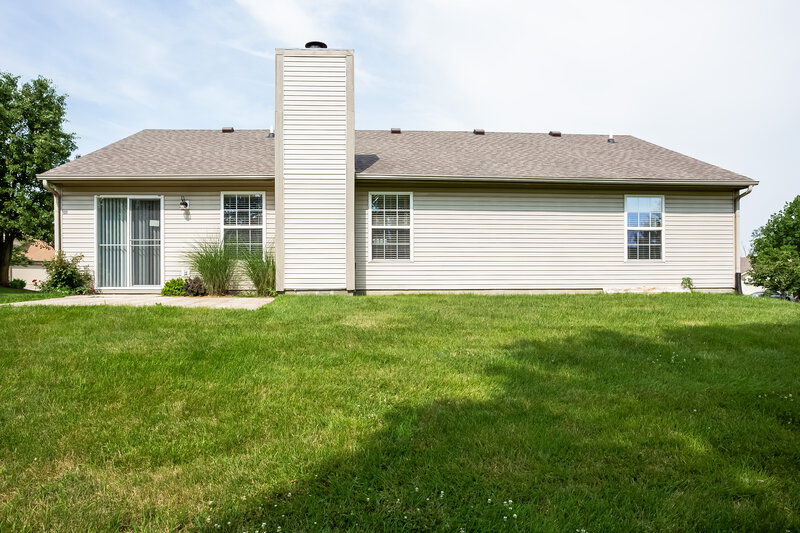 1,490/Mo, 421 N Shore Ct Franklin, IN 46131 Rear View