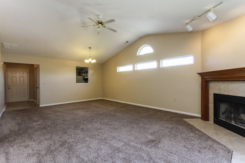 1,590/Mo, 12133 Laurelwood Dr Indianapolis, IN 46236 Living Room View