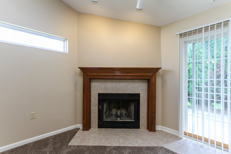 1,590/Mo, 12133 Laurelwood Dr Indianapolis, IN 46236 Living Room View 3