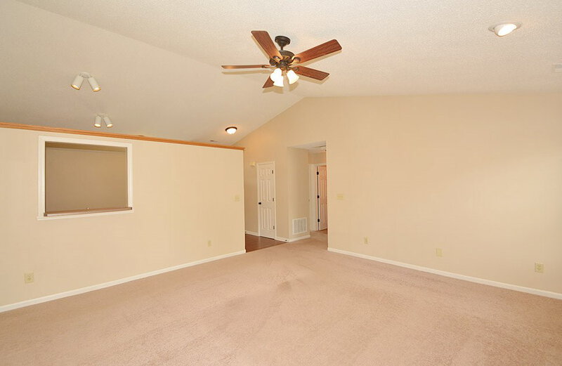 2,100/Mo, 8172 Amble Way Indianapolis, IN 46237 Great Room View 4